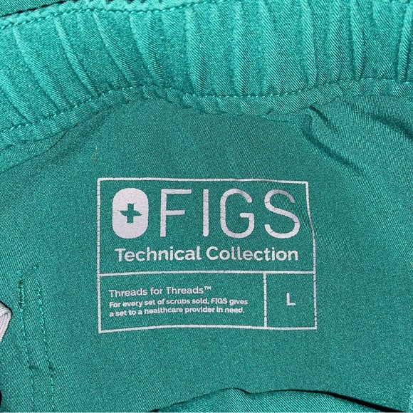 Large Hunter Green Figs Tops (2) and Pants (3) - Picture 3 of 4